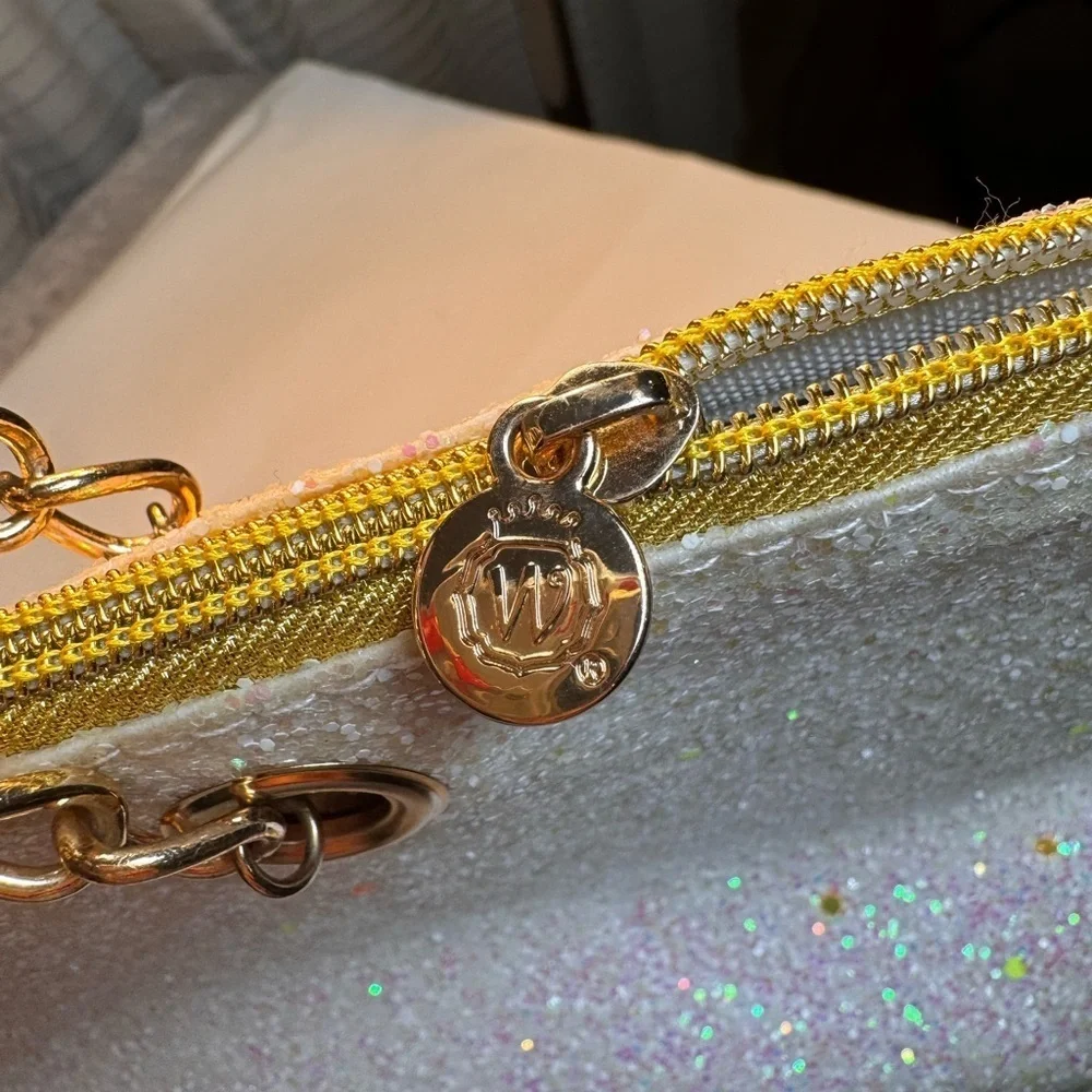 Elegant White Clutch with Gold Chain Ice Bags Womens